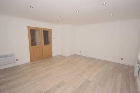 2 bedroom flat to rent, Parkwood Court