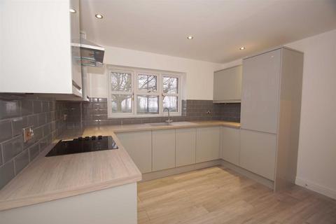 2 bedroom flat to rent, Parkwood Court