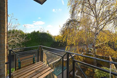 17 Undine Road, London, E14 9UW