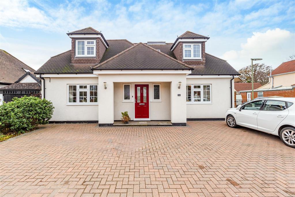 Pinewood Avenue, New Haw, Addlestone 5 bed detached house £825,000