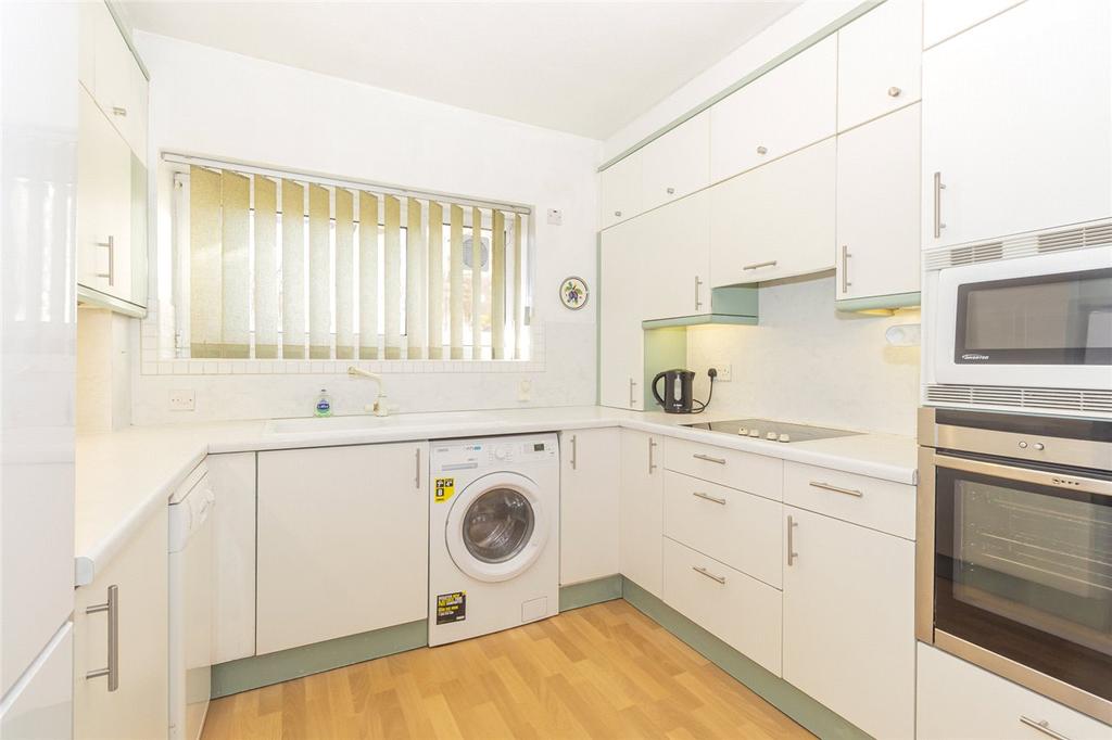 Coleridge Court, Milton Road, Harpenden 3 bed flat £500,000
