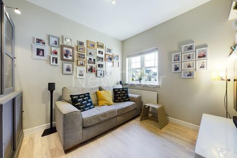 64 Gatehead Crescent, Bishopton, PA7 5QN