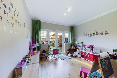 64 Gatehead Crescent, Bishopton, PA7 5QN