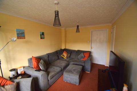 2 bedroom semi-detached house to rent, Dove Close, Cullompton, Devon, EX15