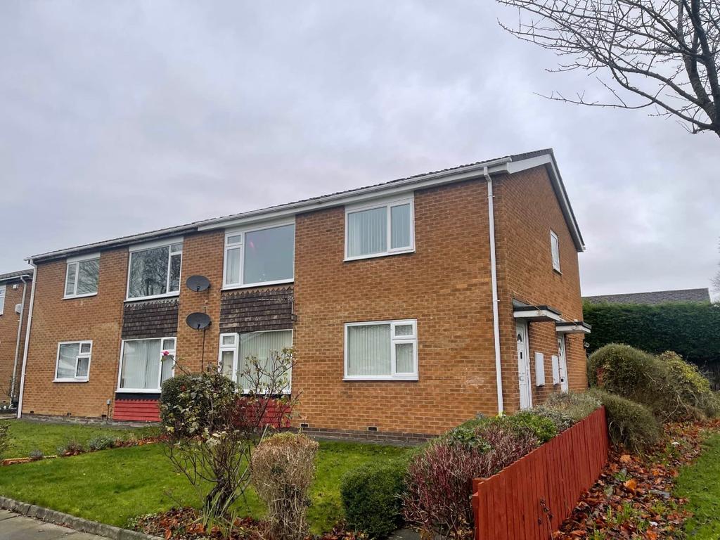 Canterbury Avenue, Wallsend. NE28 9QF 2 bed flat £525 pcm (£121 pw)
