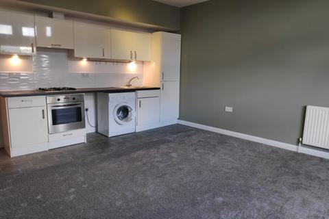 1 bedroom flat to rent, Station Road, Redhill