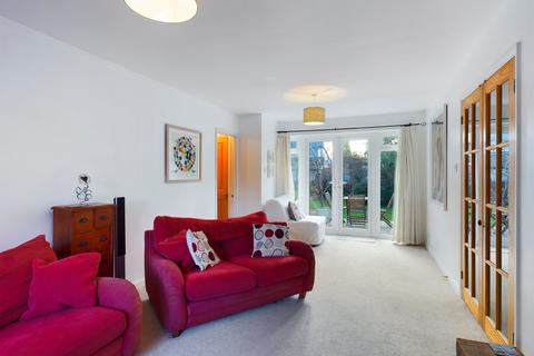 4 bedroom semi-detached house for sale - Green Lane, Chertsey, Surrey, KT16