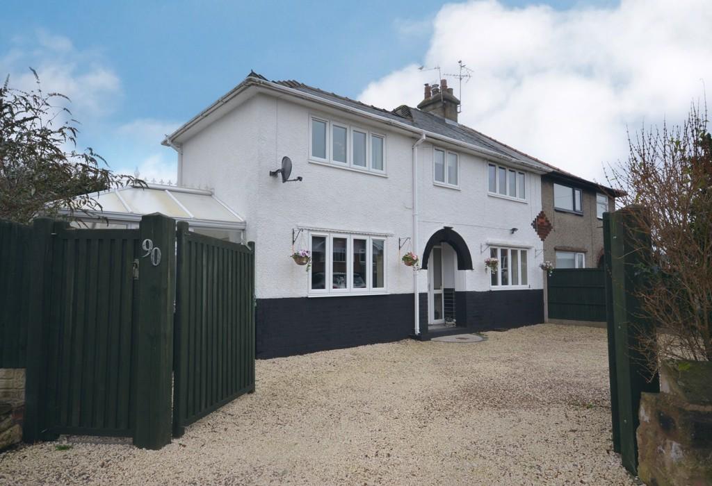 Street, Clay Cross... 3 bed semidetached house £225,000