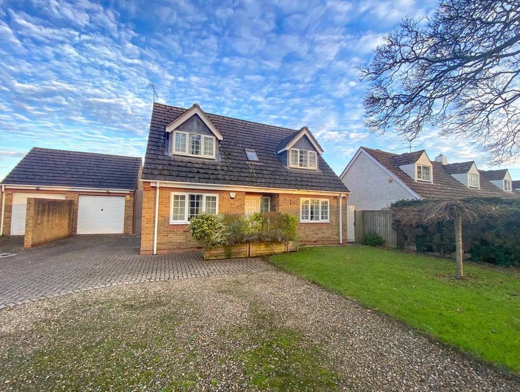 Burford Road, Carterton, OX18 4 bed detached house £425,000