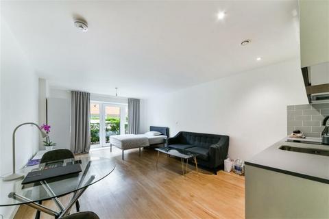 Studio to rent, Fairbank House, Beaufort Square, NW9