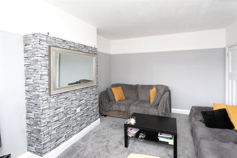 2 bedroom maisonette to rent, Courtlands Drive, Watford, Hertfordshire, WD17