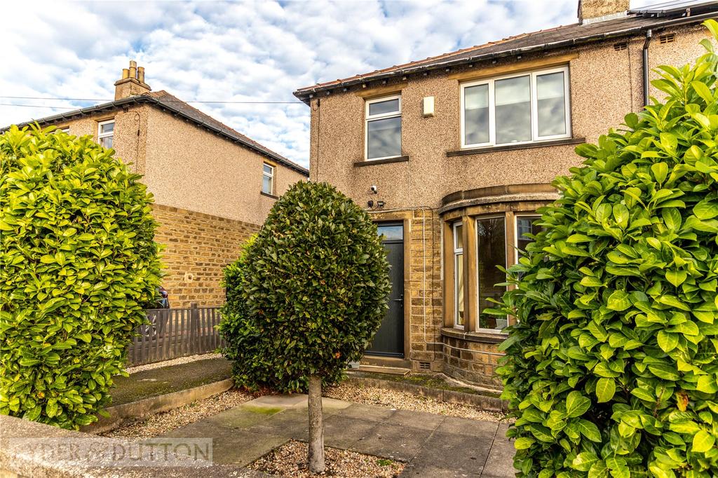 Quarmby Road, Huddersfield, HD3 3 bed semidetached house £200,000