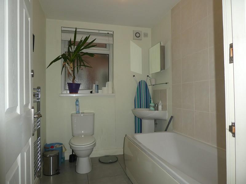 Bathroom(Level 1)