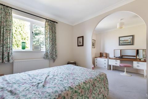 2 Highfield Close, Farnham, GU9 8EZ