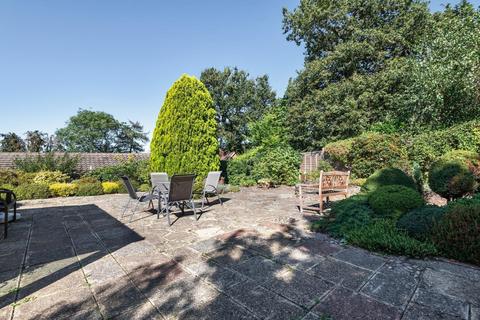 2 Highfield Close, Farnham, GU9 8EZ