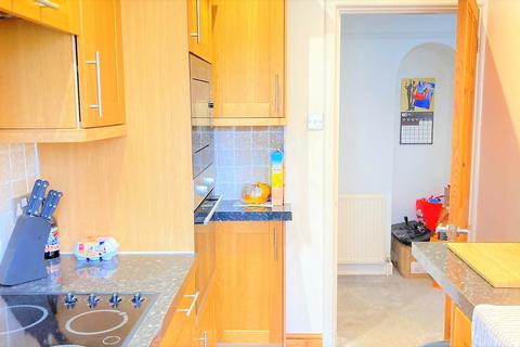 2 bedroom apartment to rent - Hill Court, Romford.