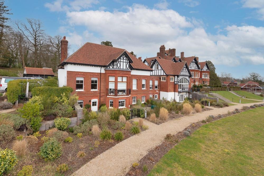 Mayfield Lane Wadhurst TN5 6FH 2 bed flat £2,350 pcm (£542 pw)