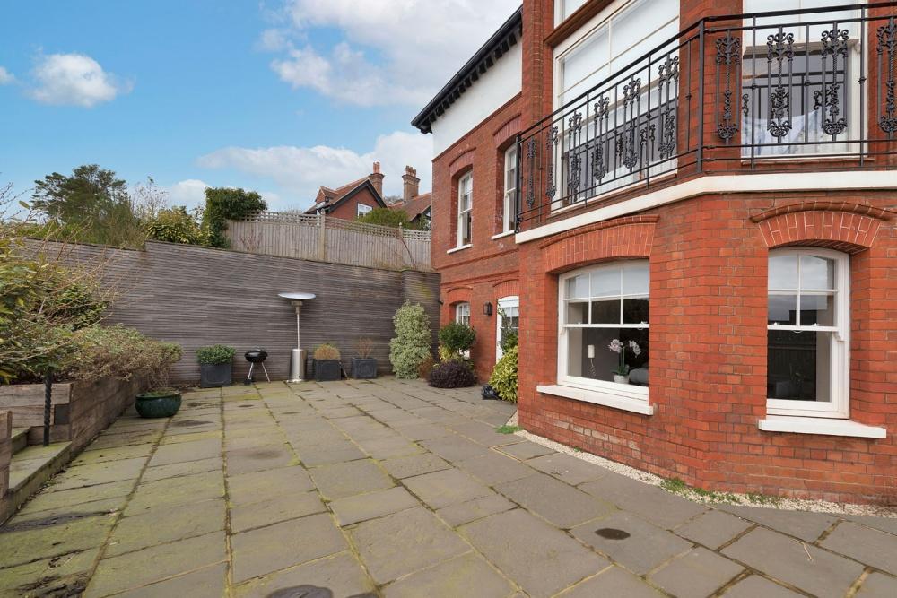 Mayfield Lane Wadhurst TN5 6FH 2 bed flat £2,350 pcm (£542 pw)