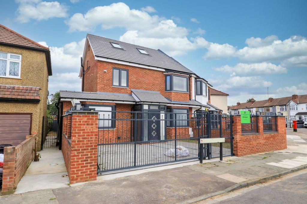 Larmans Road, Enfield EN3 4 bed semidetached house £2,150 pcm (£496 pw)