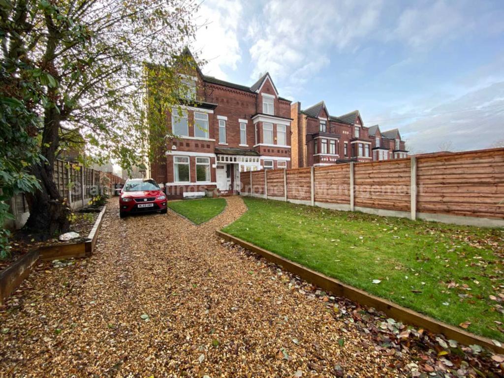 25 Burford Road, Whalley Range, Manchester, M16 8EW 3 bed apartment £