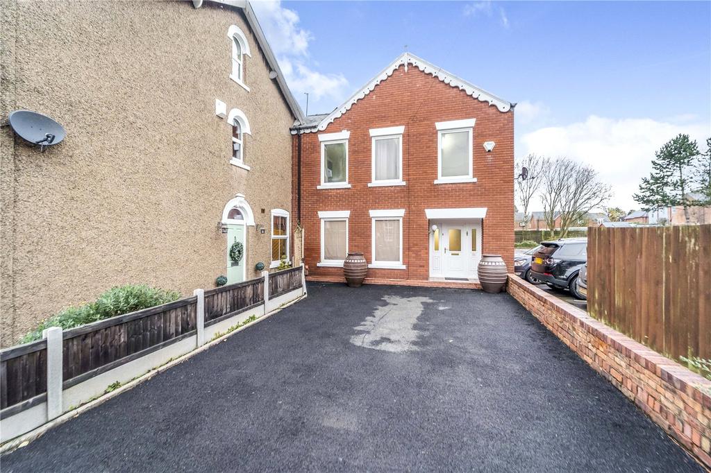 School Road, Tettenhall Wood, Wolverhampton, West Midlands, WV6 3 bed