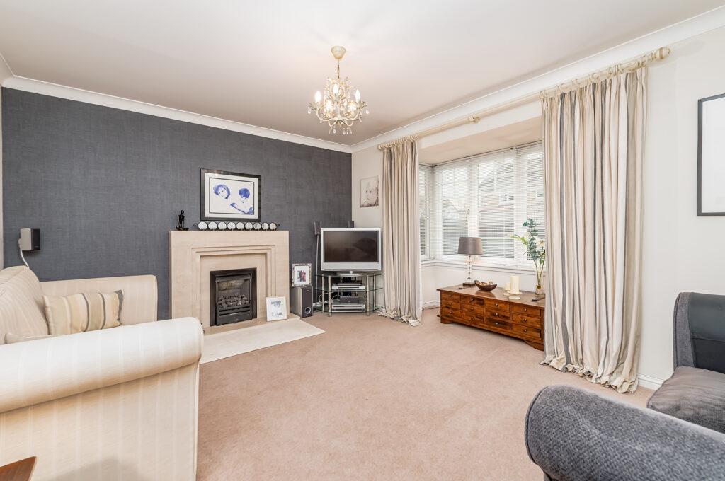 Alder Crescent, Menstrie, FK11 7DU 4 bed detached house £252,500