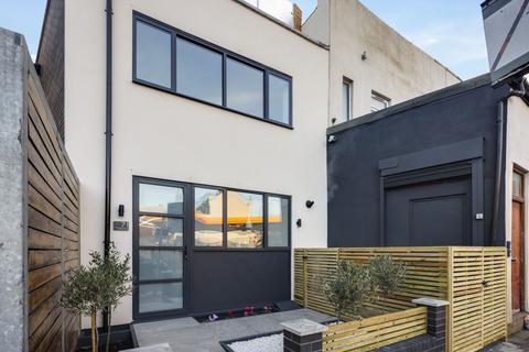 71 Lindley Road, Leyton, London, E10 6QT