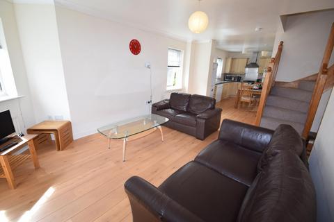 5 bedroom terraced house to rent, Mackworth Street, Hulme, Manchester. M15 5LP