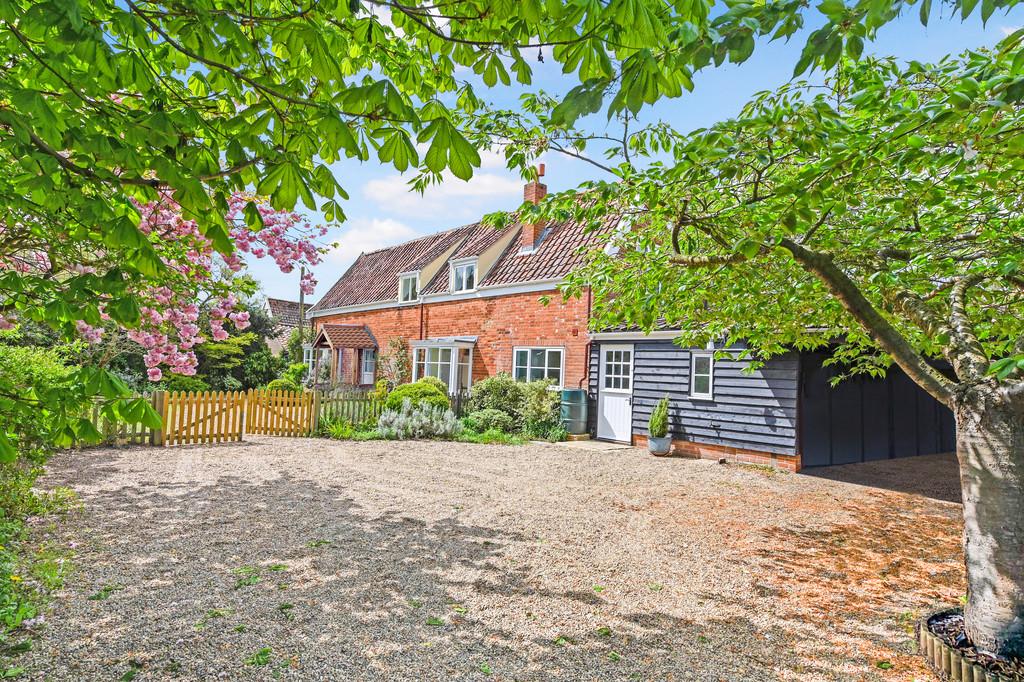 Snape, Near The Heritage Coast, Suffolk 3 bed detached house £550,000