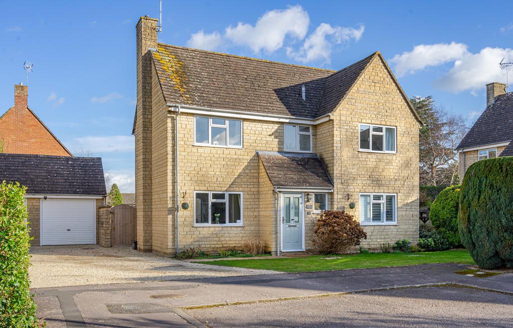 Bouverie Park, Stanton St. Quintin 5 bed detached house £650,000