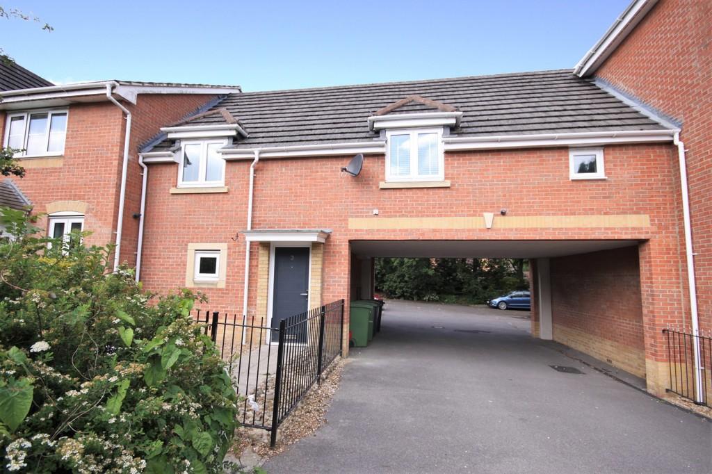 Rowan Close, Whiteley 2 bed link detached house £275,000