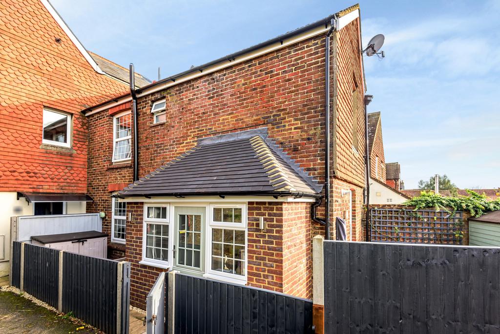 Midhurst, West Sussex 2 bed cottage £315,000