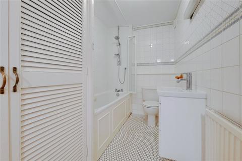 36c Marryat Square, London, SW6 6UA