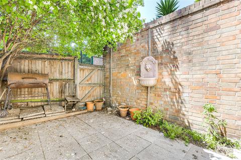 3 bedroom maisonette to rent, Sunbury Lane, London