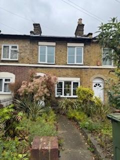 3 bedroom terraced house to rent, Chandos Road, Stratford