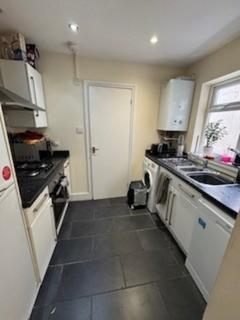 3 bedroom terraced house to rent, Chandos Road, Stratford