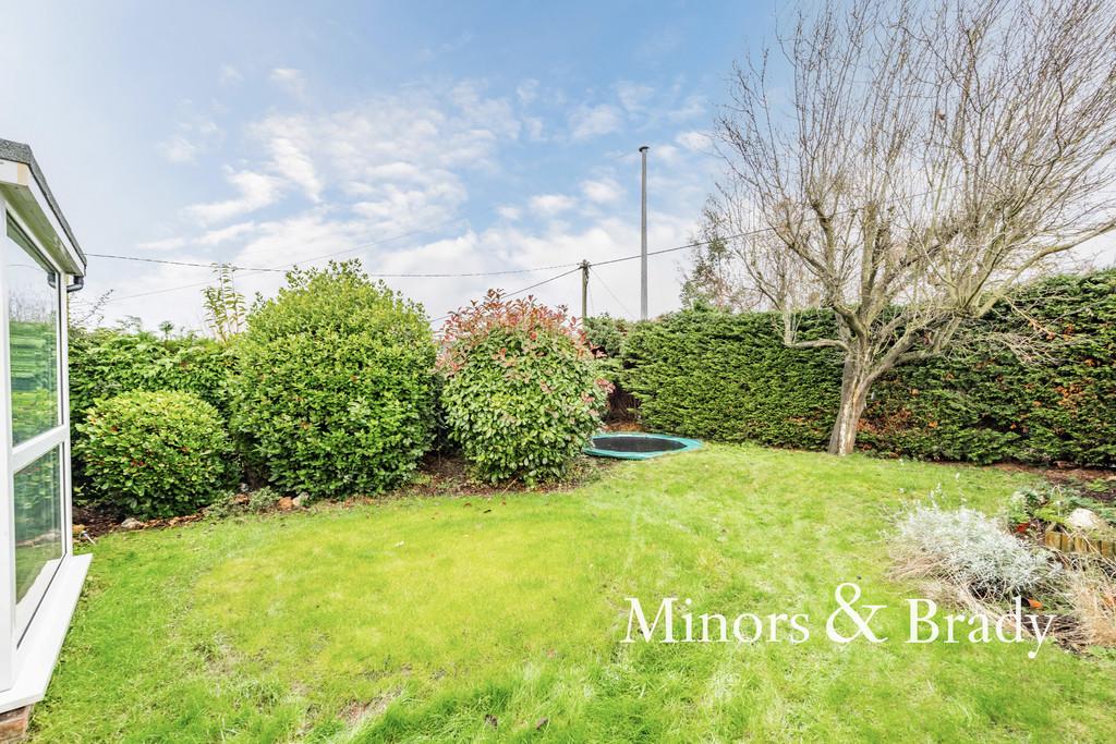 Sandhole Lane, Little Plumstead 4 bed semidetached bungalow £300,000