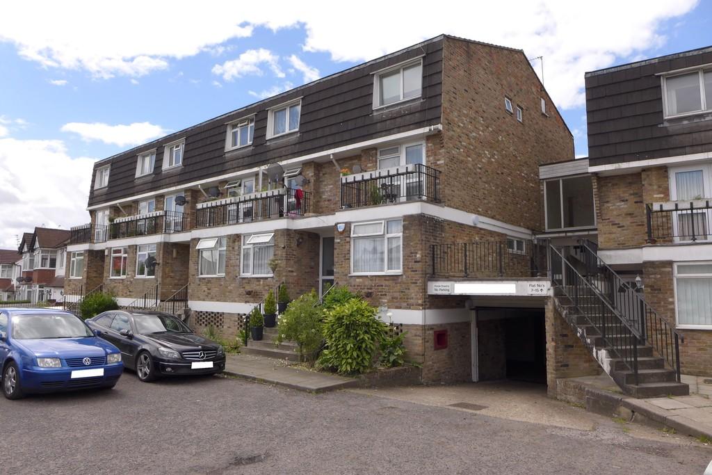 Kenton Lane, Harrow 3 bed apartment £1,550 pcm (£358 pw)