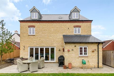 5 bedroom detached house for sale - Poppyfield Road, Wootton, Northamptonshire, NN4