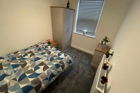 5 bedroom end of terrace house to rent, Marcus Grove, Rusholme, Manchester, M14 5GX