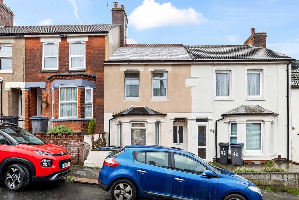 Monins Road, Elms Vale, Dover, CT17 3 bed terraced house £230,000