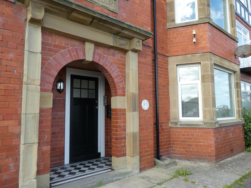 Marine Court, Marine Drive, Rhos on Sea, Conwy, LL28 4NL 1 bed flat for