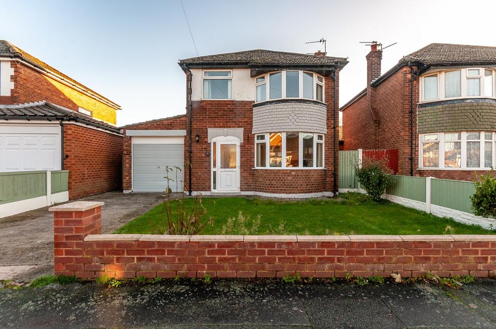 Kenilworth Drive, Padgate, Warrington, WA1 3 bed detached house £240,000