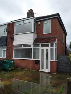 3 bedroom semi-detached house to rent - This is a very nice well-presented 3 bedroom semi-detached property in a sought after location of Chadderton