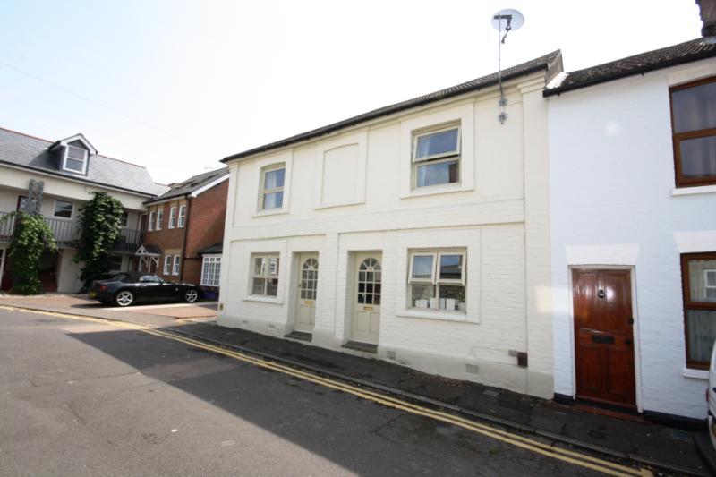 Drummond Road, Guildford, GU1 2 bed terraced house £1,475 pcm (£340 pw)