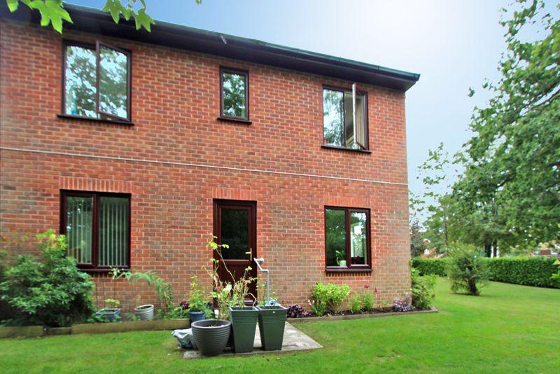 Grigg Lane, Brockenhurst 1 bed retirement property £750 pcm (£173 pw)