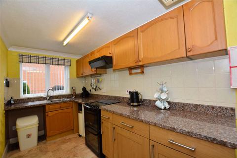2 bedroom apartment for sale - Richmond Close, Bramley, Leeds