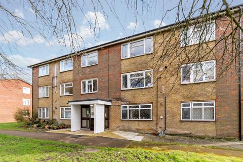 2 bedroom flat to rent, Dellcut Road, Hemel Hempstead