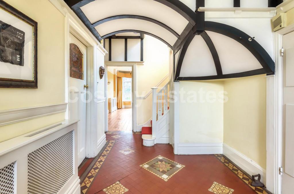Flower Lane, Mill Hill 4 bed detached house £1,495,000