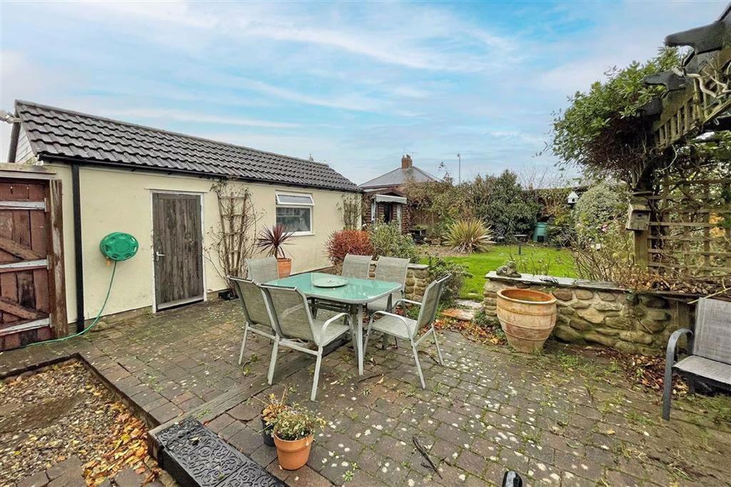Knox Way, Harrogate, North Yorkshire 3 bed detached bungalow £325,000